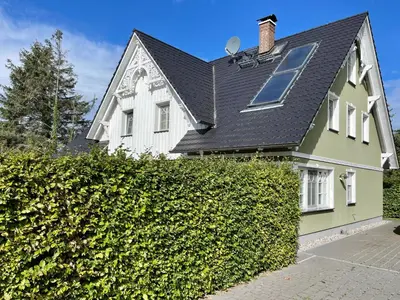 Das Gebäude in dem sich das Ferienhaus befindet