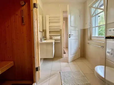 Ein Badezimmer in der Unterkunft Lindenstr. 