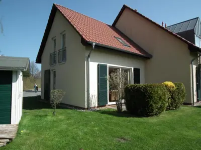 Das Gebäude in dem sich das Ferienhaus befindet