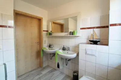 Ein Badezimmer in der Unterkunft Zur Alten Boddenfischerei Ferienwohnung Zander