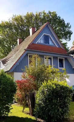 Ein Garten an der Unterkunft FERIENHAUS SOMMERTRAUM - KINDERFREUNDLICH - 3 Schlafzimmer, Garten, Bad und G-WC, Kaminofen