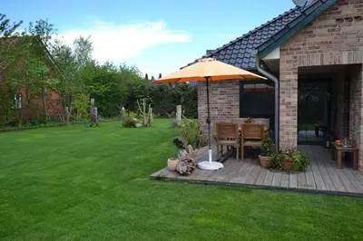 Ein Garten an der Unterkunft Ferienhaus Dine
