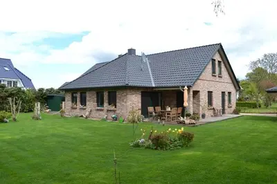 Ein Garten an der Unterkunft Ferienhaus Dine