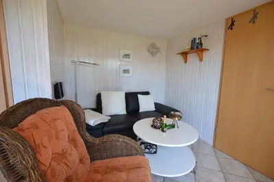 Ein Sitzbereich in der Unterkunft Bungalow Ostseebad Ahrenshoop Feldweg 23