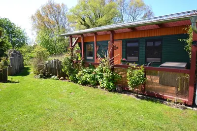 Ein Garten an der Unterkunft Bungalow Ostseebad Ahrenshoop Feldweg 23