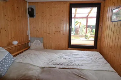 Ein Bett oder Betten in einem Zimmer der Unterkunft Bungalow Ostseebad Ahrenshoop Feldweg 23