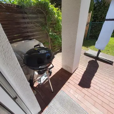Ein für Gäste verfügbarer Grill in der Ferienwohnung
