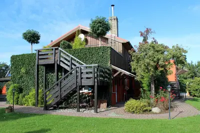 Ein Garten an der Unterkunft Alte Gärtnerei App Rhododendron