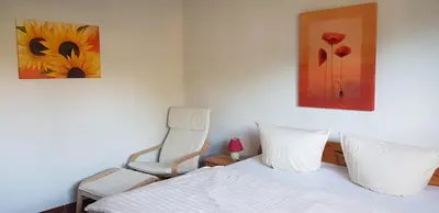 Ein Bett oder Betten in einem Zimmer der Unterkunft Alte Gärtnerei App Rhododendron