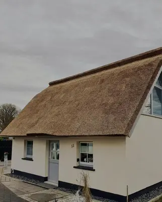 Das Gebäude in dem sich das Ferienhaus befindet