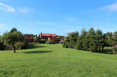 Ein Garten an der Unterkunft Alte Gärtnerei App Akazie