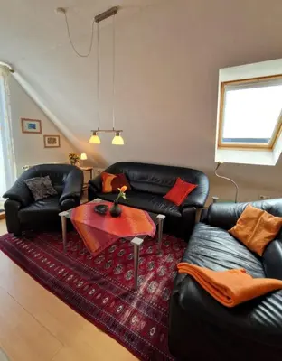 Ein Sitzbereich in der Unterkunft Birkenstr.17 A OG