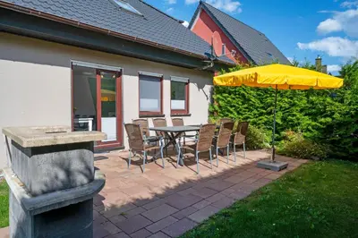 Ein Garten an der Unterkunft Haus Zeitlos