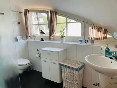 Ein Badezimmer in der Unterkunft Doppelhaushälfte Birkenstraße 5e