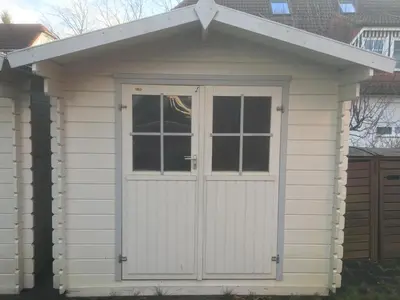 Das Gebäude in dem sich das Ferienhaus befindet