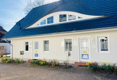 Das Gebäude in dem sich das Ferienhaus befindet