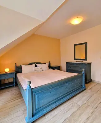 Ein Bett oder Betten in einem Zimmer der Unterkunft Darsser Weg 32a