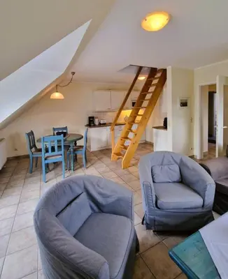 Ein Sitzbereich in der Unterkunft Darsser Weg 38