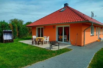 Das Gebäude in dem sich das Ferienhaus befindet