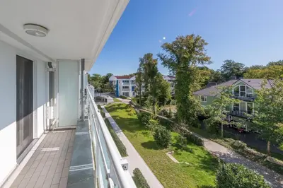 Ein Garten an der Unterkunft Apartment am Kurstrand