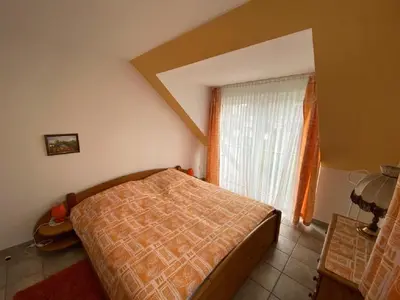 Ein Bett oder Betten in einem Zimmer der Unterkunft Darsser Weg 32