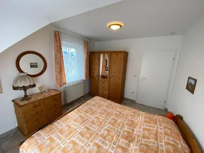 Ein Bett oder Betten in einem Zimmer der Unterkunft Darsser Weg 32