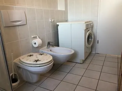 Ein Badezimmer in der Unterkunft Darsser Weg 34 a