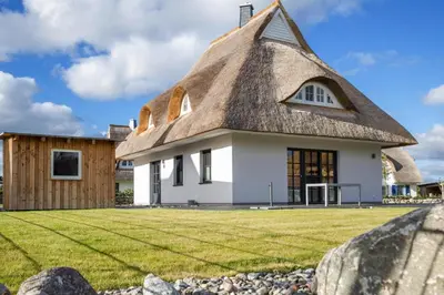Das Gebäude in dem sich das Ferienhaus befindet