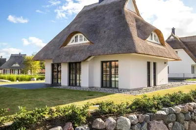 Das Gebäude in dem sich das Ferienhaus befindet