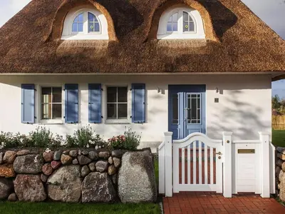 Das Gebäude in dem sich das Ferienhaus befindet