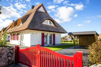 Das Gebäude in dem sich das Ferienhaus befindet