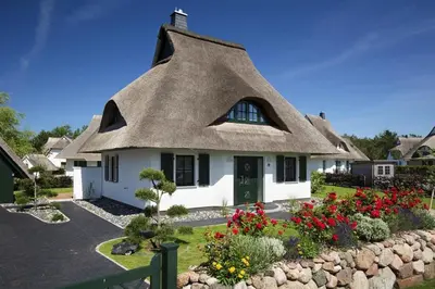 Das Gebäude in dem sich das Ferienhaus befindet