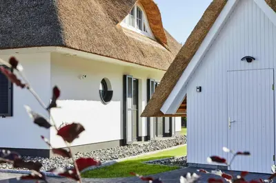 Das Gebäude in dem sich das Ferienhaus befindet
