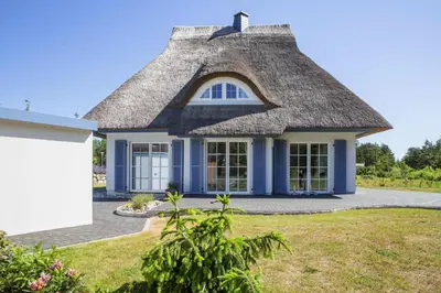 Das Gebäude in dem sich das Ferienhaus befindet