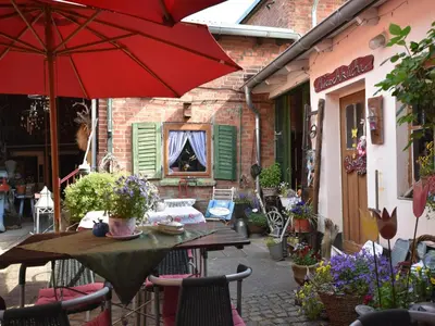 Ein Restaurant oder anderes Speiselokal in der Unterkunft Beautiful Apartment in Damgarten with Garden