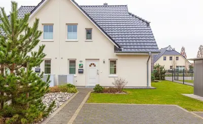 Das Gebäude in dem sich das Ferienhaus befindet