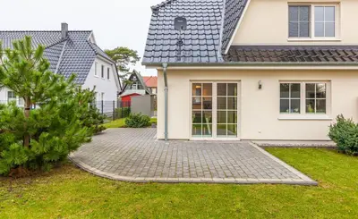 Das Gebäude in dem sich das Ferienhaus befindet