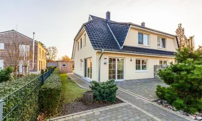 Das Gebäude in dem sich das Ferienhaus befindet