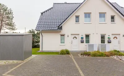 Das Gebäude in dem sich das Ferienhaus befindet