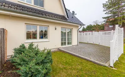 Das Gebäude in dem sich das Ferienhaus befindet