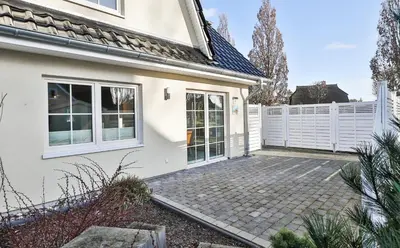 Das Gebäude in dem sich das Ferienhaus befindet