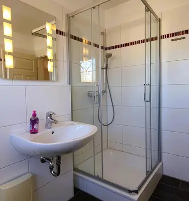 Ein Badezimmer in der Unterkunft Fritz-Reuter-Str.