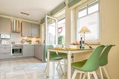 Küche/Küchenzeile in der Unterkunft DER SÜDSCHWEDE ... Dein Gästehaus mitten in Zingst und nah zum Strand