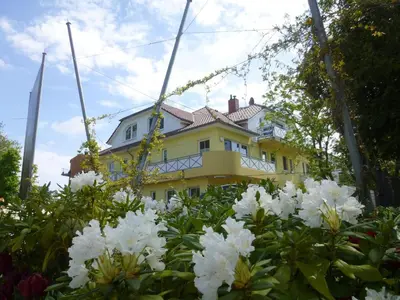 Ein Garten an der Unterkunft Hafenstr. 28 Wohnung 3