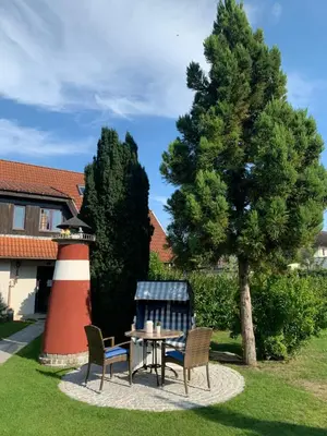 Ein Garten an der Unterkunft Pension Windrose
