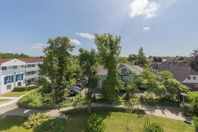 Ein Garten an der Unterkunft 5-Sterne-Ferienapartment Dünensand direkt am Kurstrand