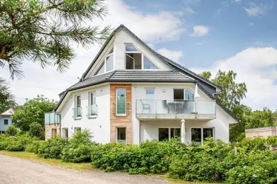 Das Gebäude in dem sich das Ferienhaus befindet