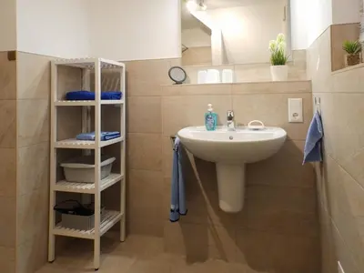 Ein Badezimmer in der Unterkunft Lachmöwe 03