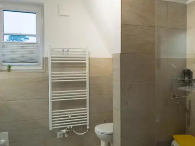 Ein Badezimmer in der Unterkunft Lachmöwe 03