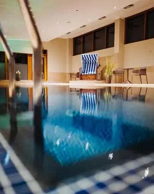 Der Swimmingpool an oder in der Nähe von Resort Hotel IV Jahreszeiten Zingst